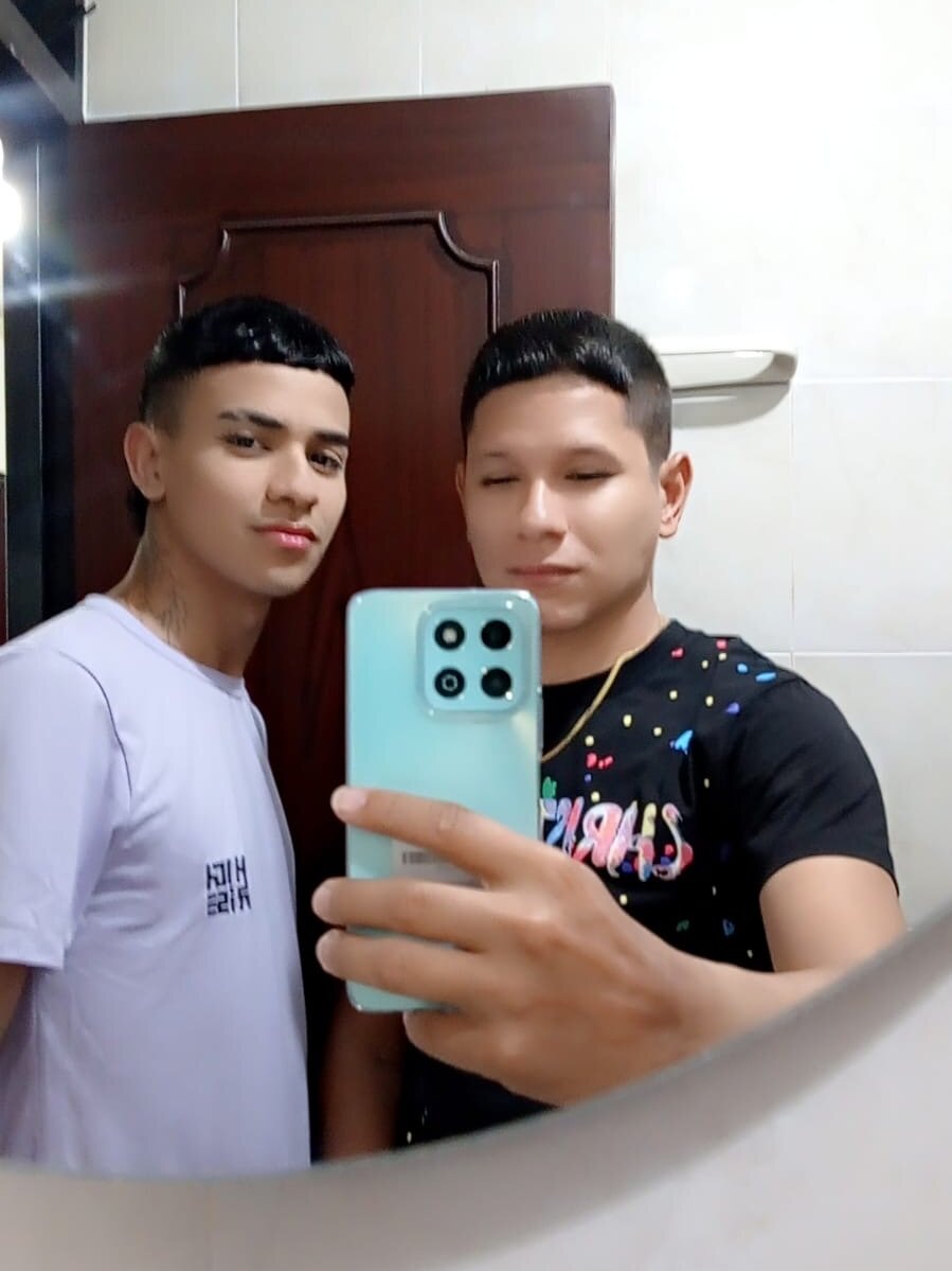 Leo_and_Alan Chatroom