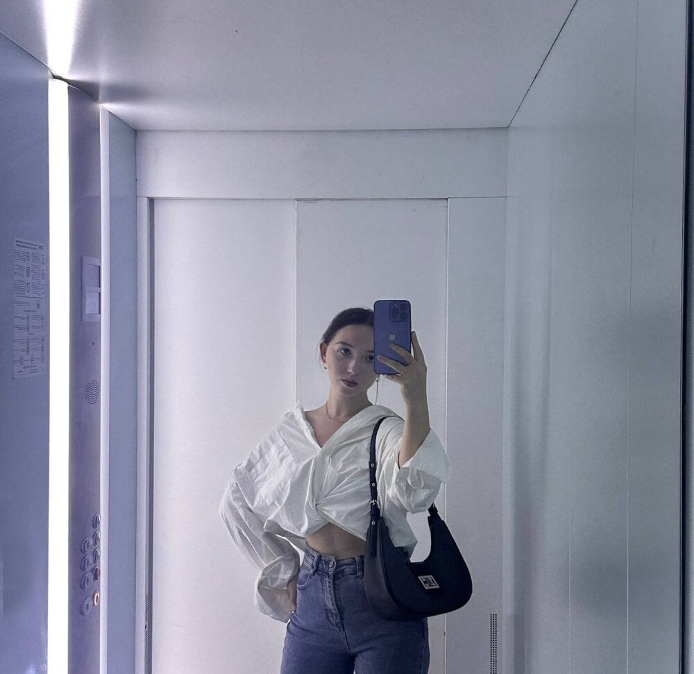 LeonaBelhumeur Chatroom