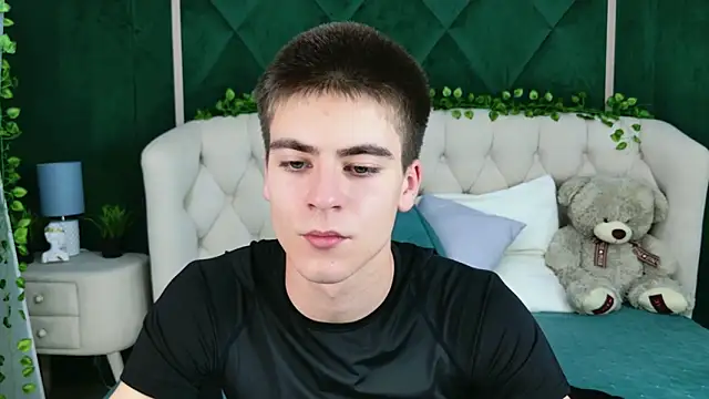 Leonard_Cross Chatroom