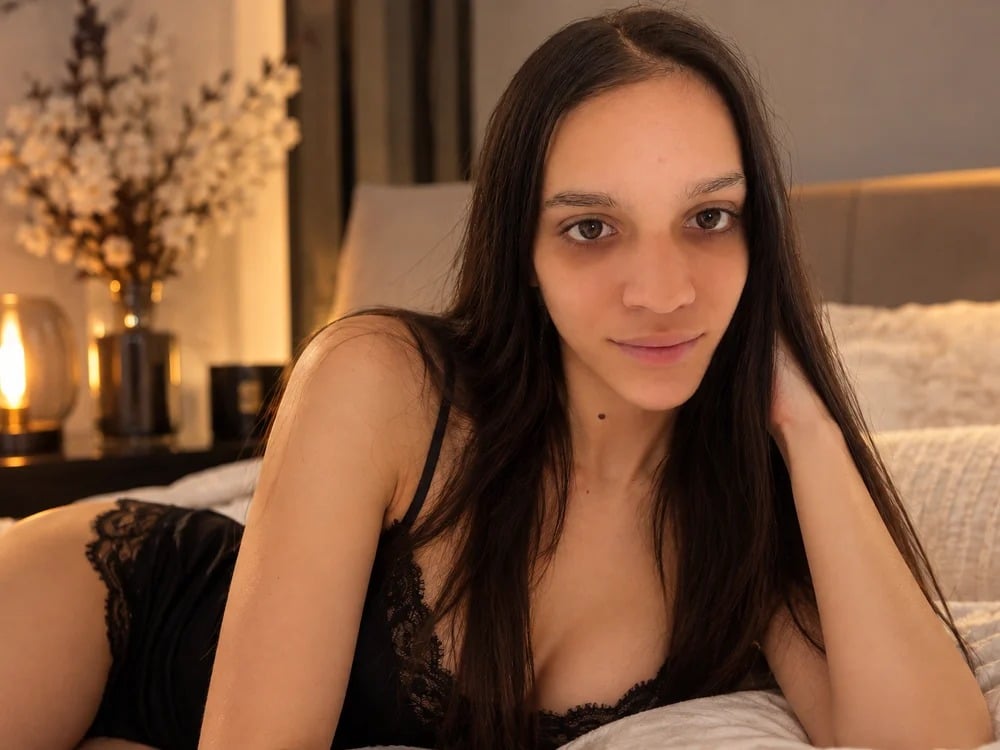 LeoraSenn Chatroom