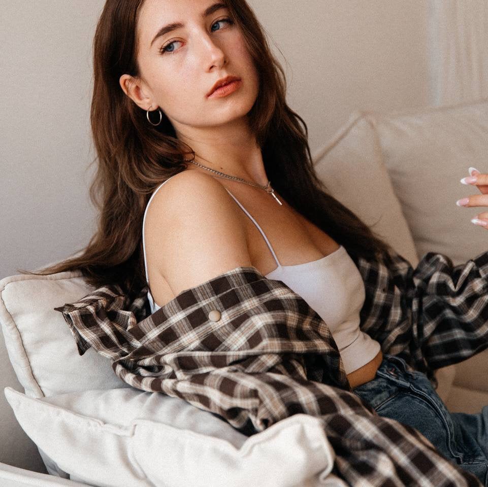 LesleyEnedh Chatroom