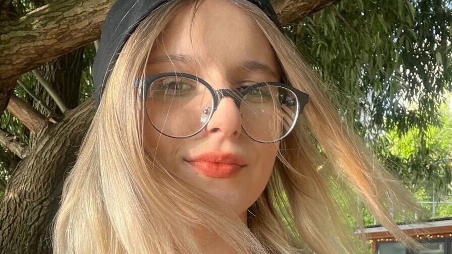 LeslieBloom Chatroom