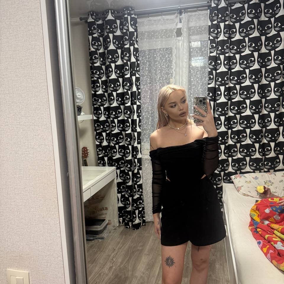 Leslie_Caronn Chatroom