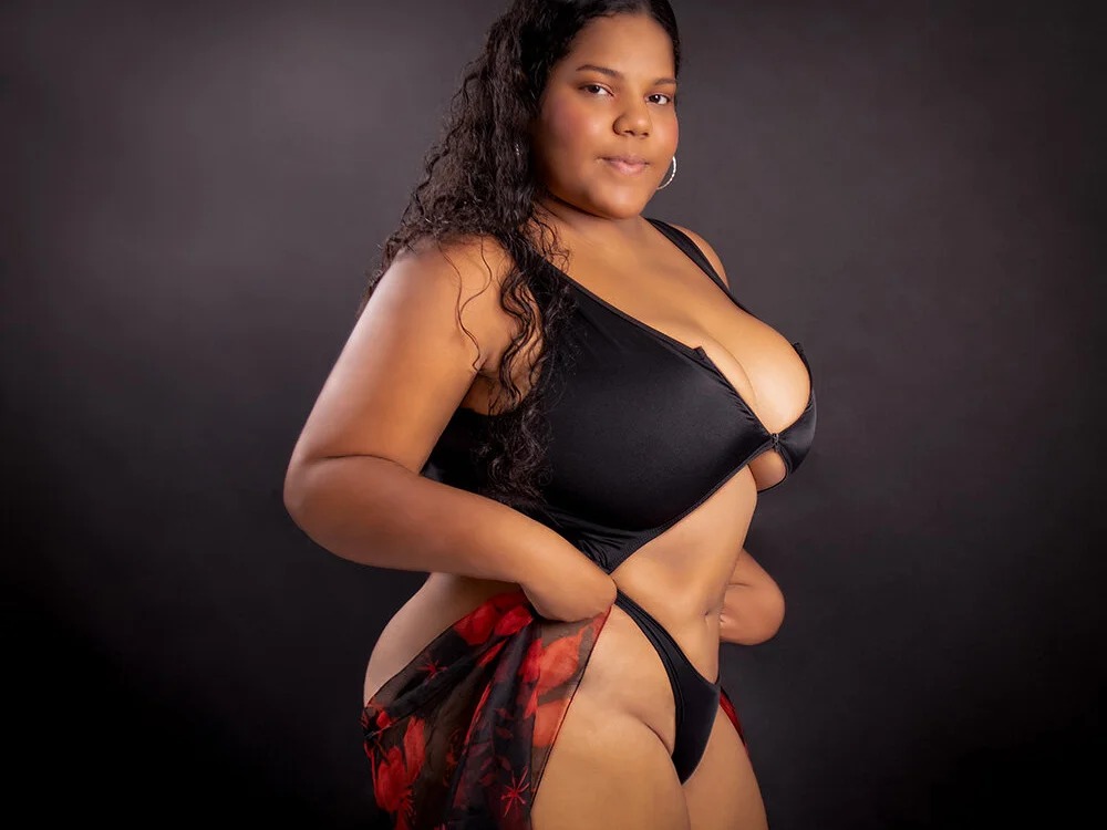LeylaThomas Chatroom