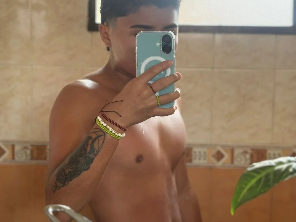 Liam_Dustin Chatroom