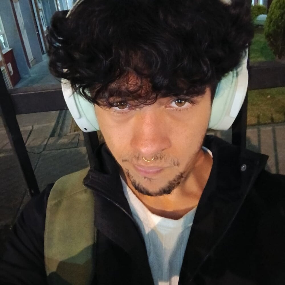Liil_boy Chatroom
