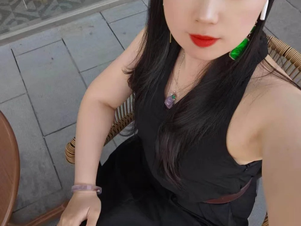 Lili_93 Chatroom