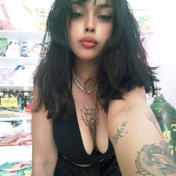 Lilith_Yours02 Chatroom