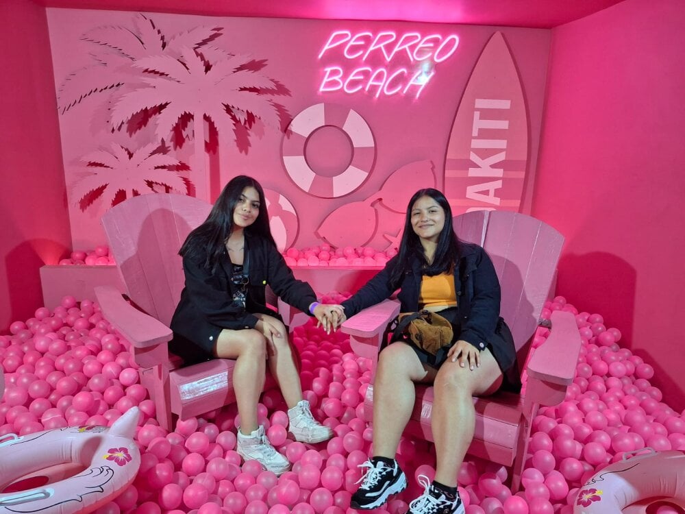 Lilith_and_Khloe Chatroom