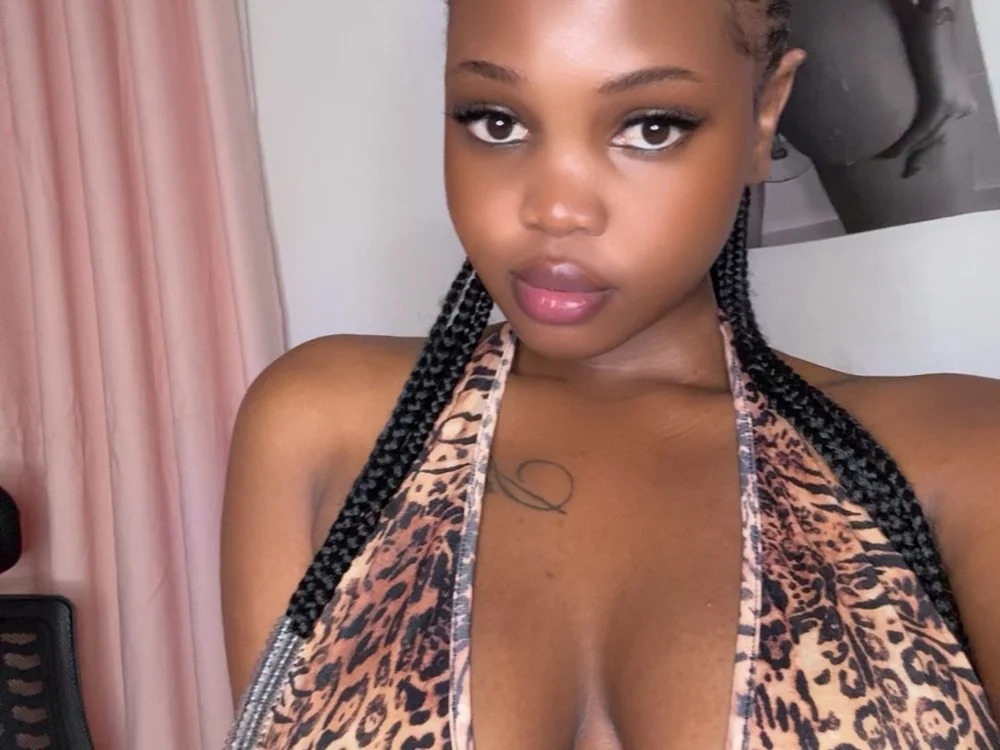 Lilkissy_kitty Chatroom