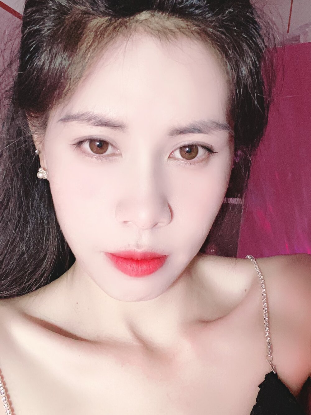 Lilyy-y Webcam Profile Picture Lilyy-y Chatroom