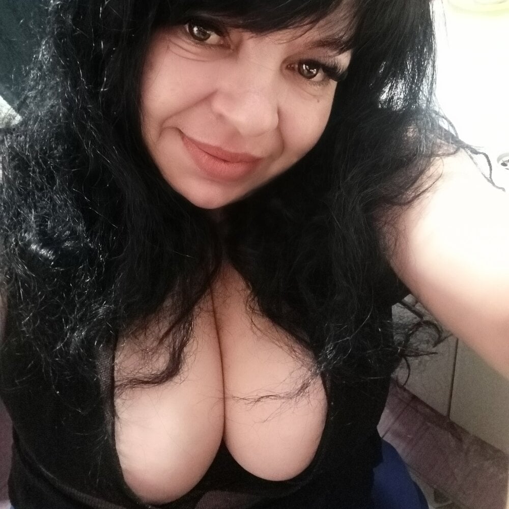 LinaLoverxs Chatroom