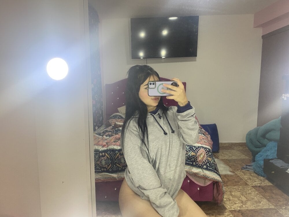 Linaa_Rosse_ Chatroom