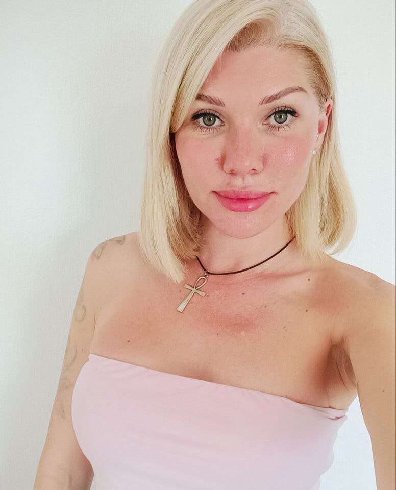 Lindsi_Luvviv Chatroom