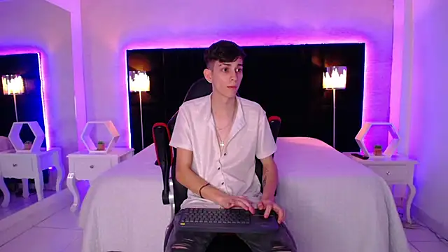 Lion_Foster01 Chatroom