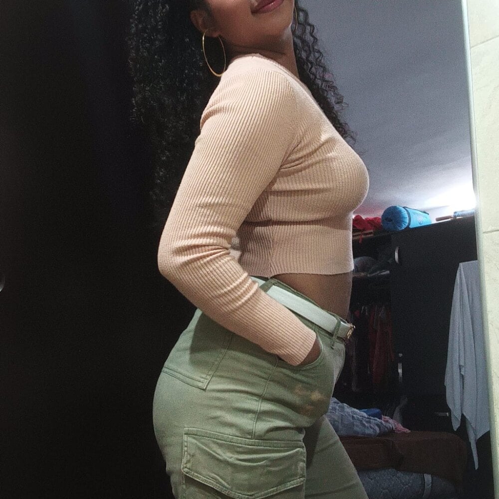 Liora_Rayne Chatroom