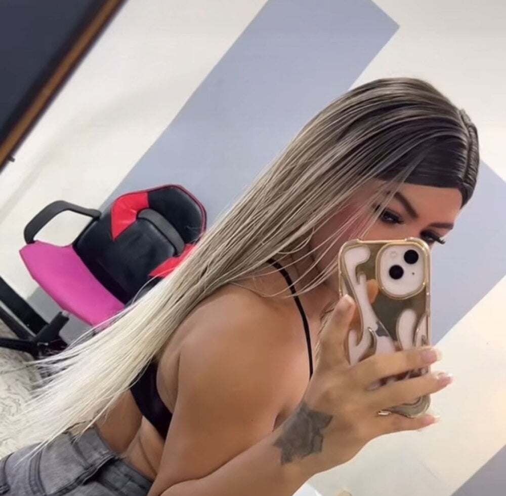 Lisa-dirtyhot Chatroom