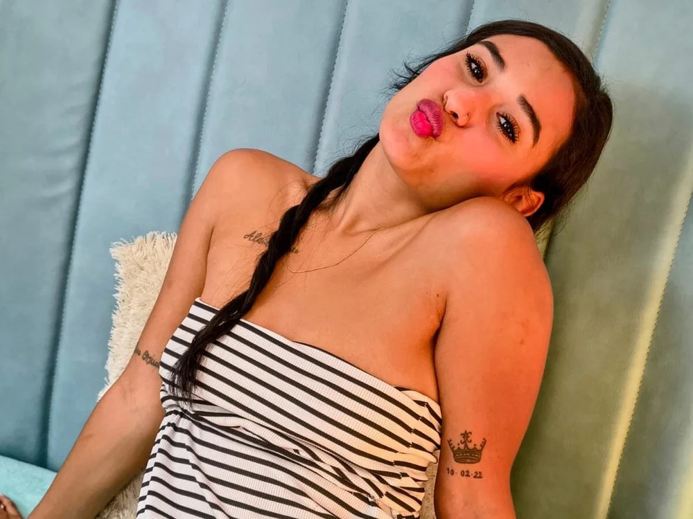 LittlePeachy18 Chatroom