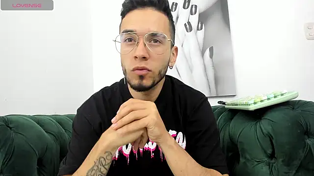 Logan__Grey Chatroom
