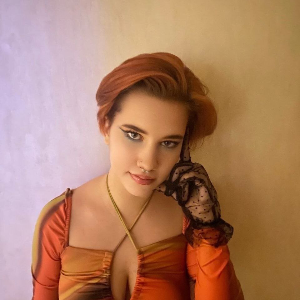 LoisCoxson Webcam Profile Picture LoisCoxson Chatroom