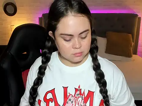 LolaVillalobos Chatroom