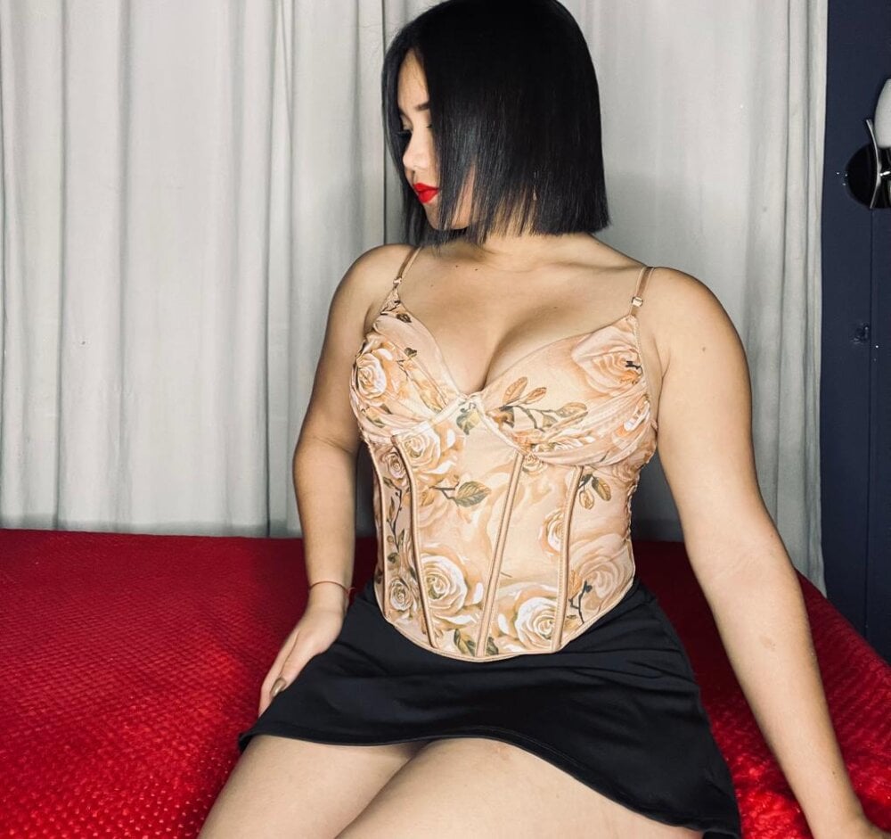 LoliitaBennett Chatroom