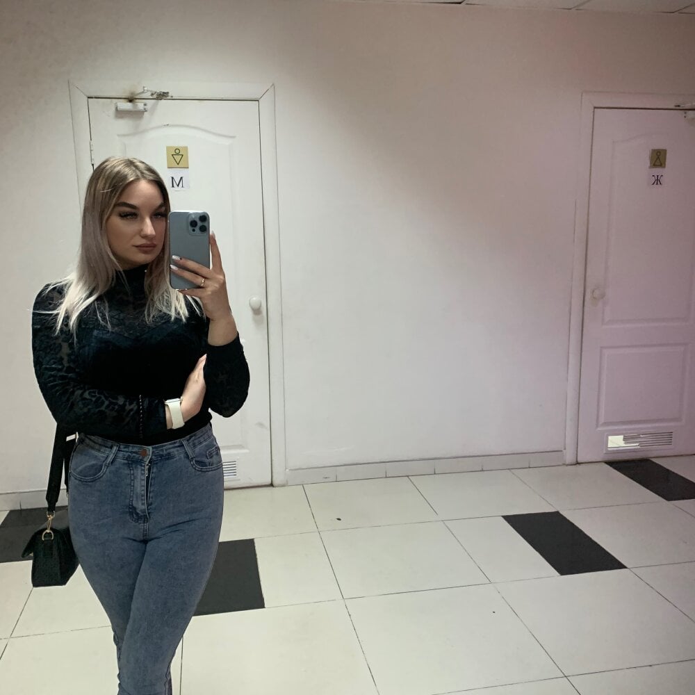 Lorrie__Isabelle Chatroom