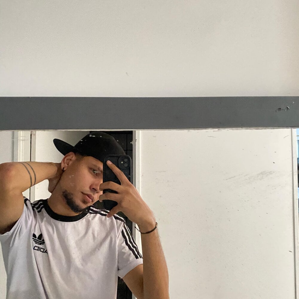 Lucas_hot_20 Chatroom