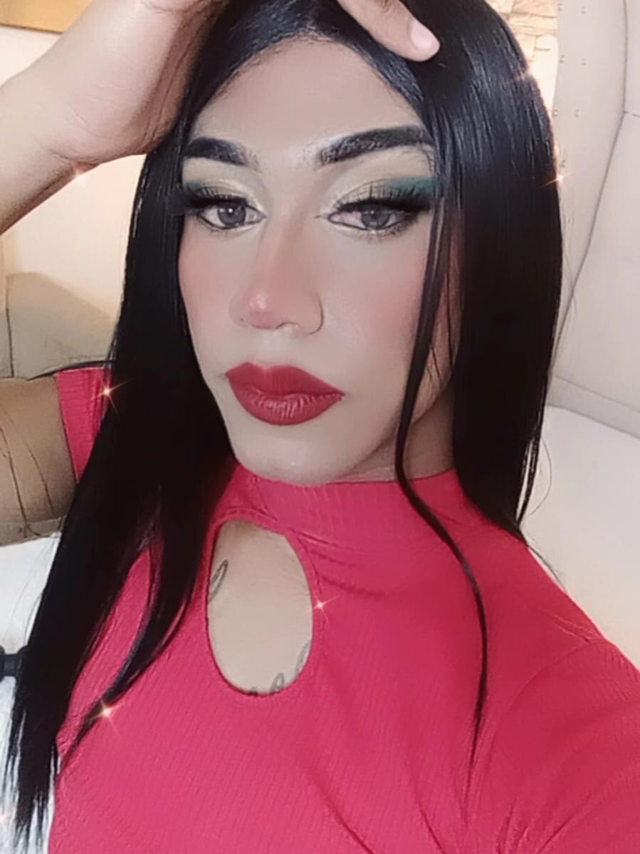 Lucia-Horny24 Chatroom