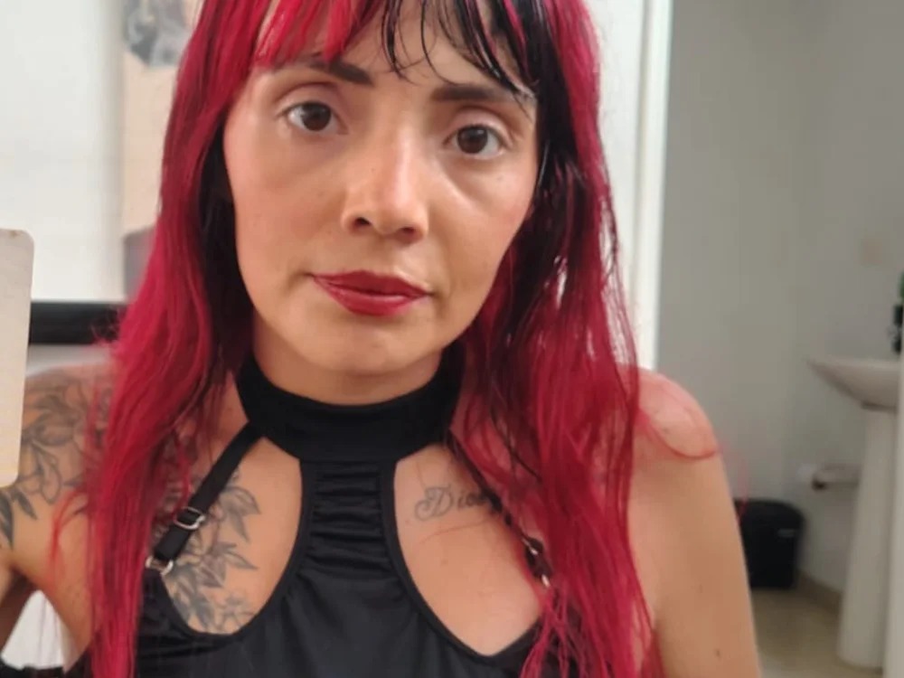 Lucie_Red Chatroom