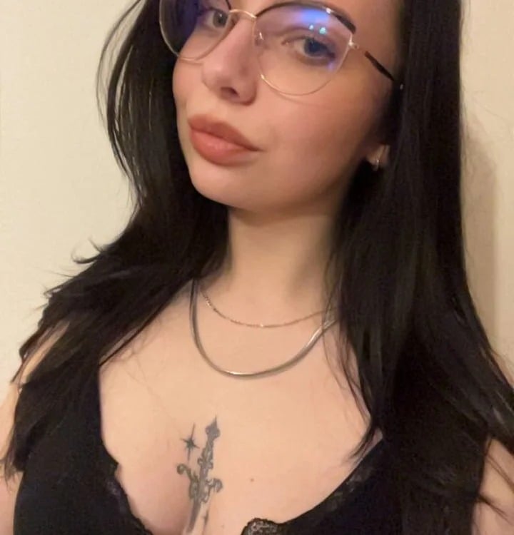 LucyHotelling Chatroom