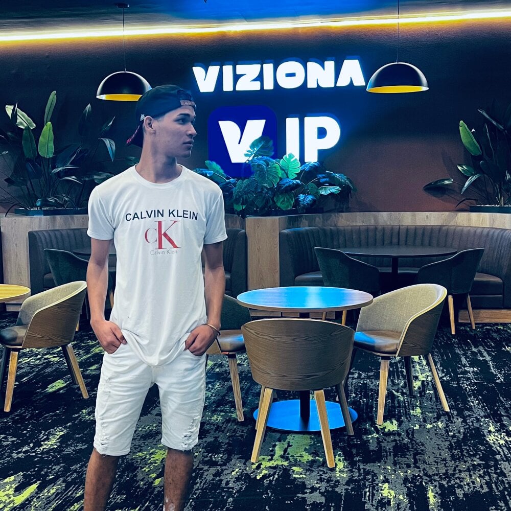 Luigi_cumming1 Chatroom