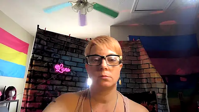 Luna1984 Chatroom