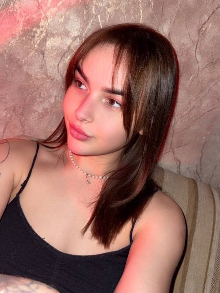 LunaHeadley Chatroom