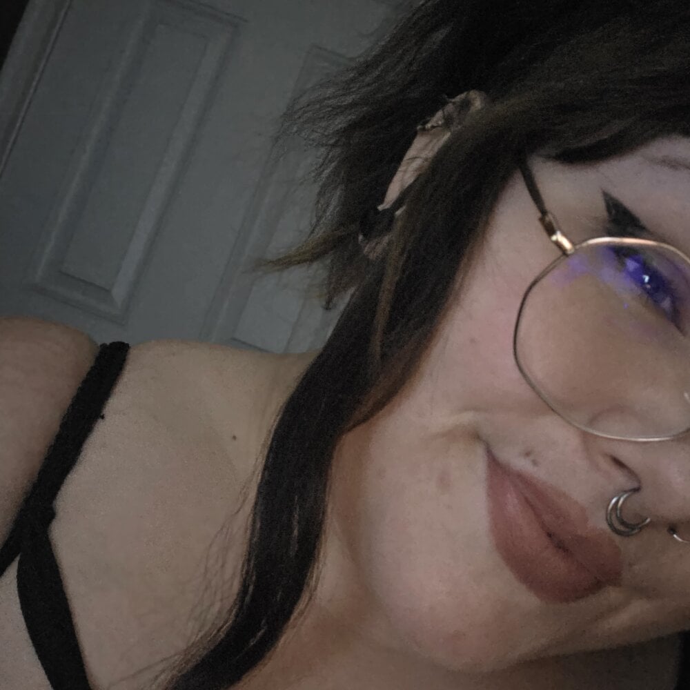 LunaLuxxx666 Chatroom