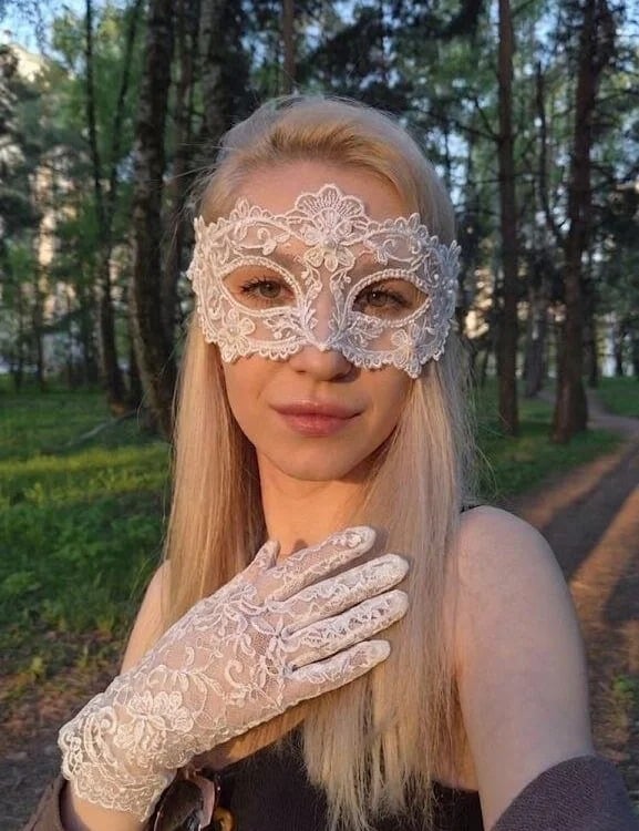 LunaWhiteX Chatroom