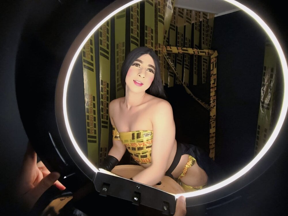 Luna_LaFontaine Chatroom