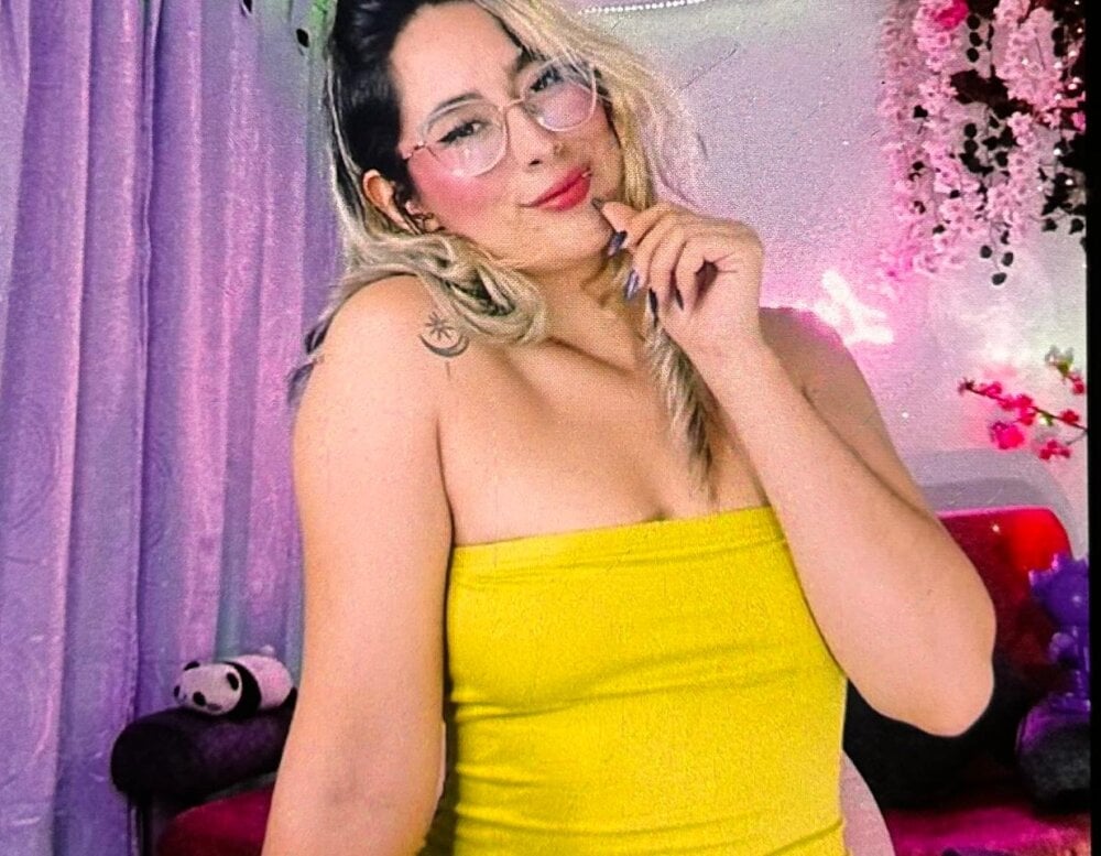 LunaaGrey_ Webcam Profile Picture LunaaGrey_ Chatroom