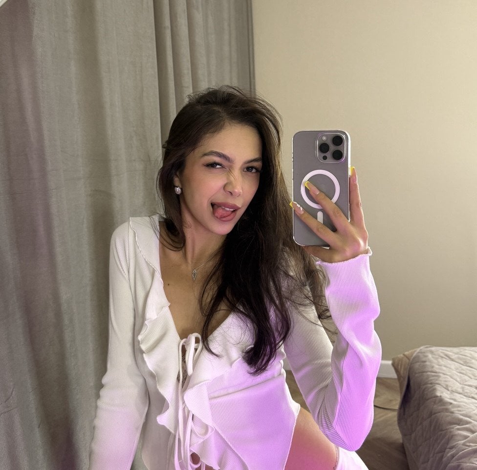 Lustrous_Moon Webcam Profile Picture Lustrous_Moon Chatroom
