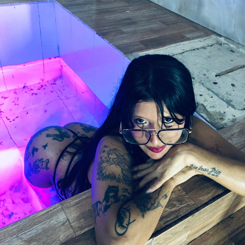 Luxury_Dirt_Latina Chatroom