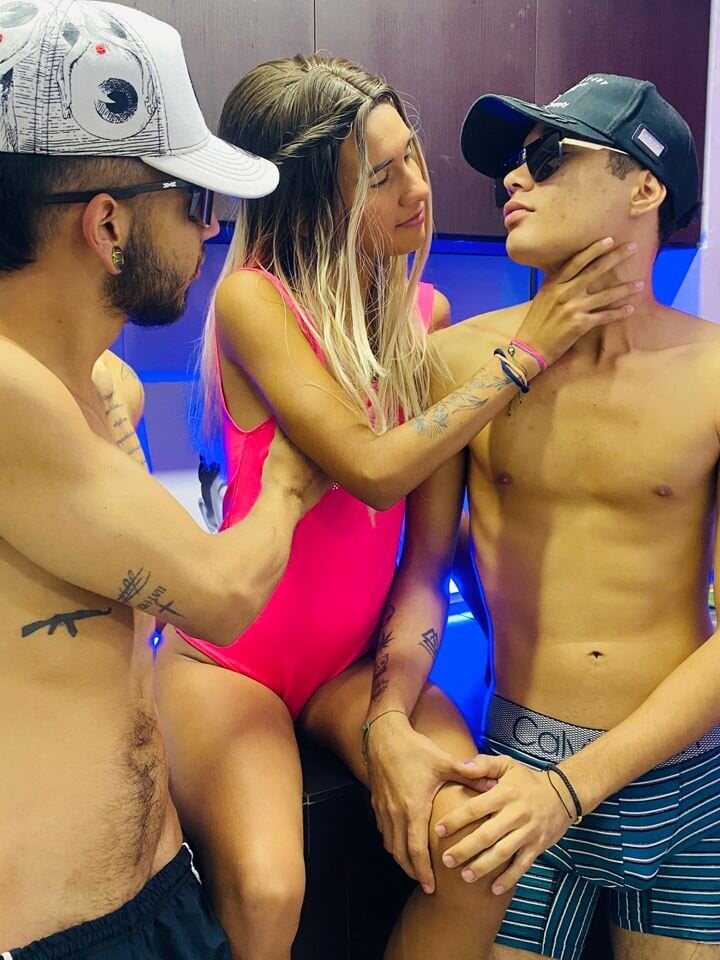 Luxury_Revenyer Chatroom