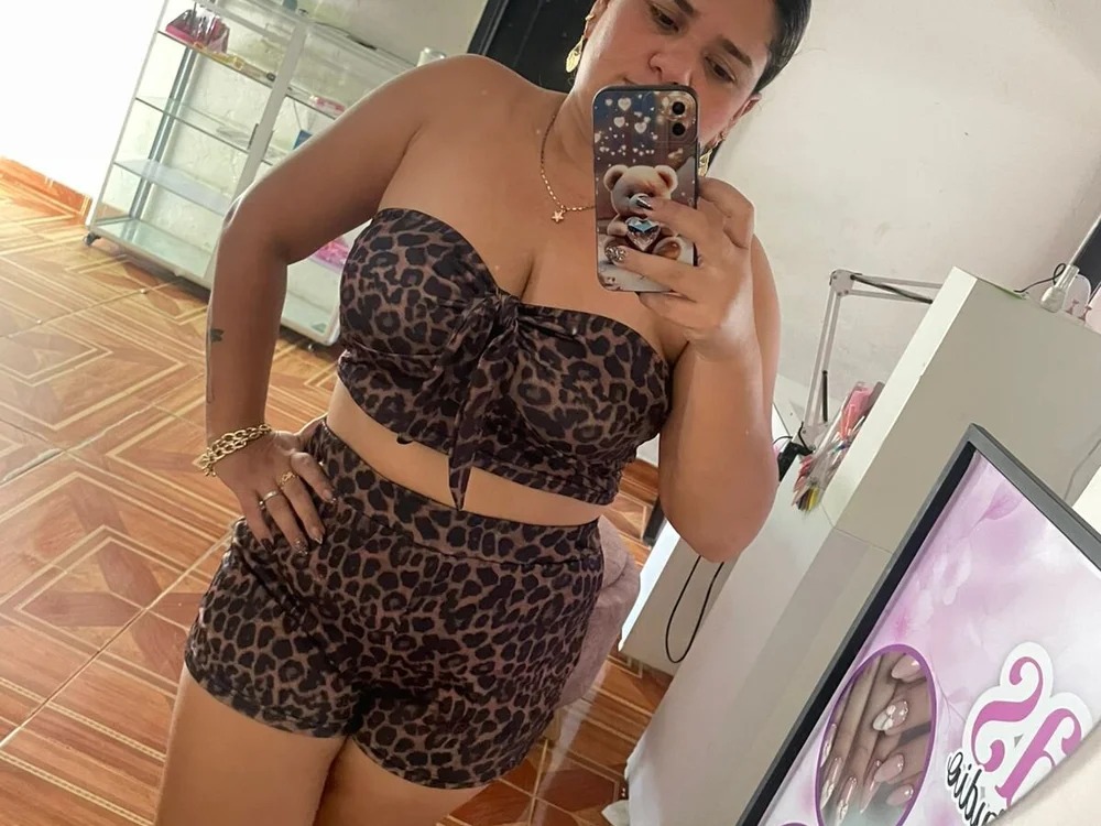 MILFaurora Chatroom
