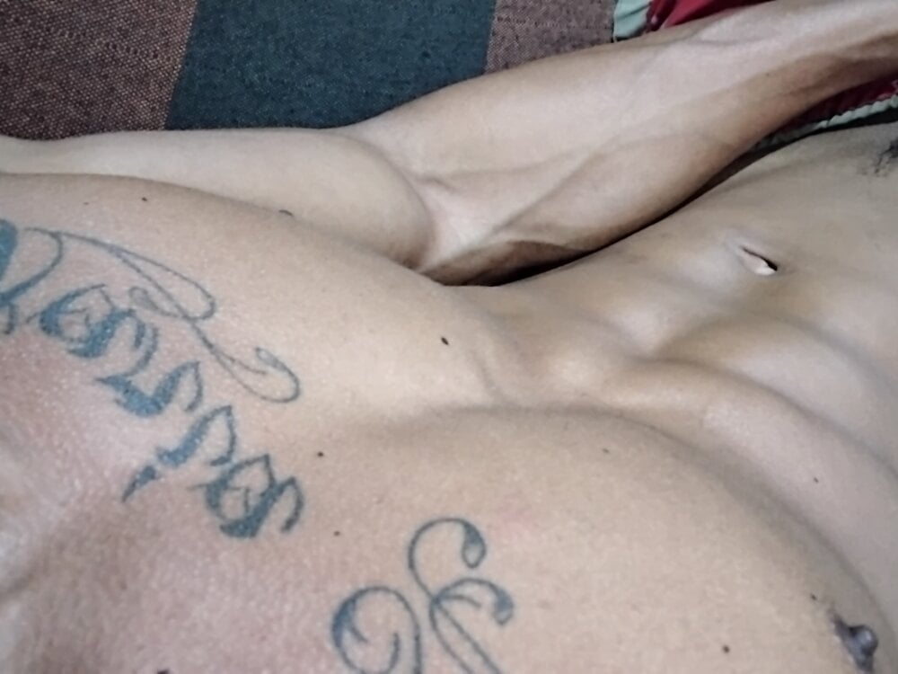 MORENO_SAPECA_ Webcam Profile Picture MORENO_SAPECA_ Chatroom