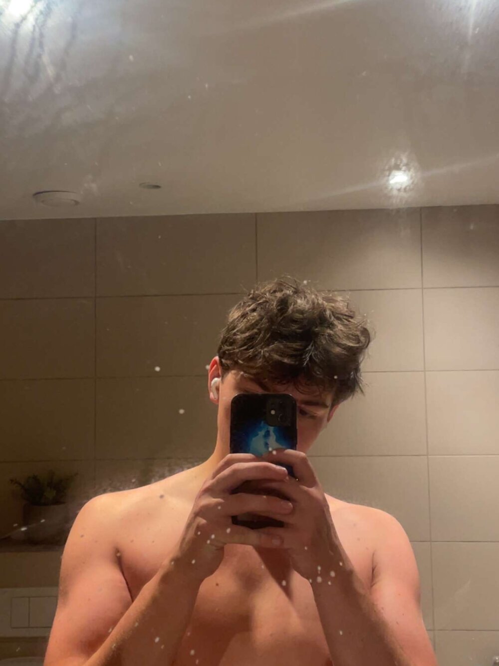 MakeMeDoAnything Chatroom