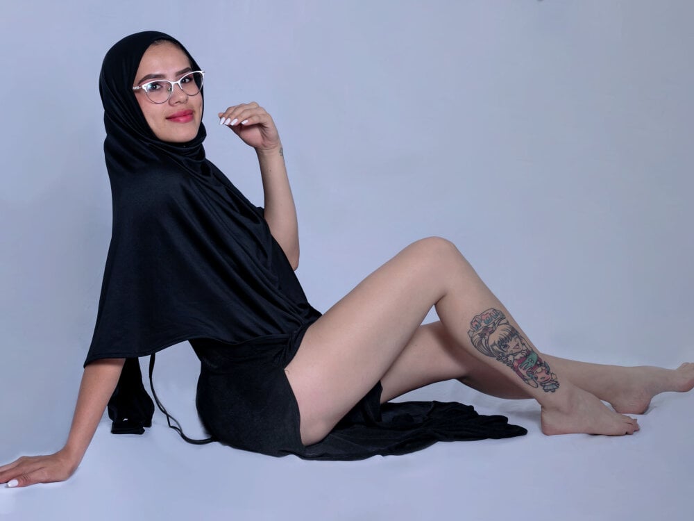 Malih__ Webcam Profile Picture Malih__ Chatroom