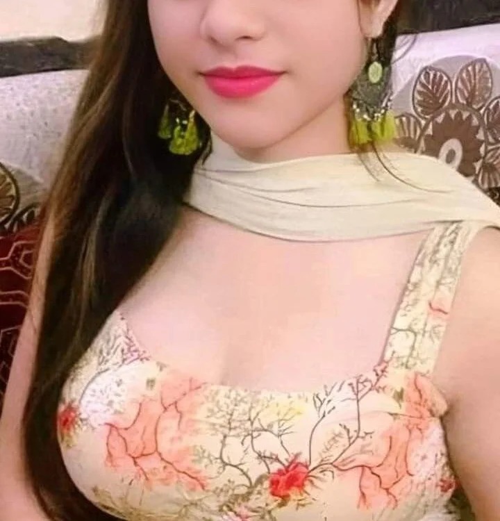Manbi_bhabi Chatroom