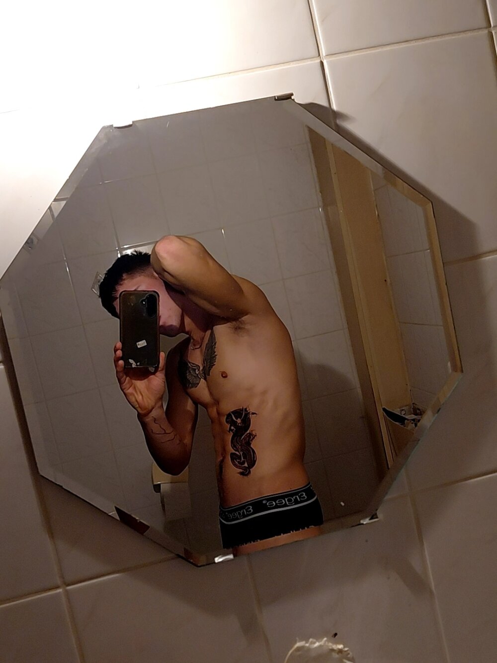 Manseductiv Chatroom