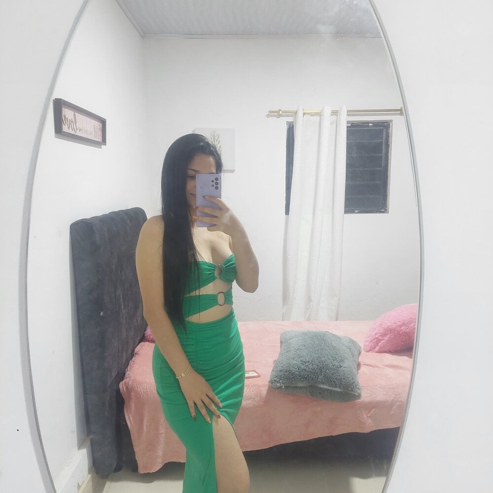 ManuelaDelgado Chatroom