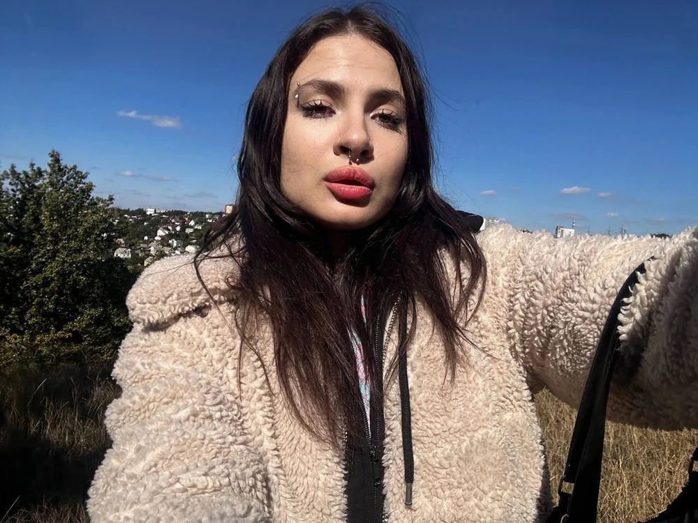 MariaMooni Chatroom