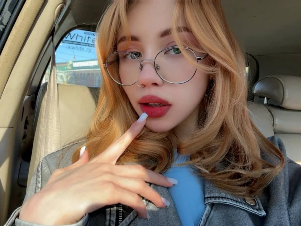 MaryAllston Chatroom